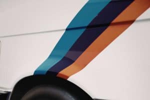 que veut dire bmw decouvrez l histoire et la signification du logo emblematique 1